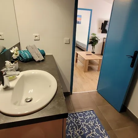 Larimar Etablissement- 200 M De La *