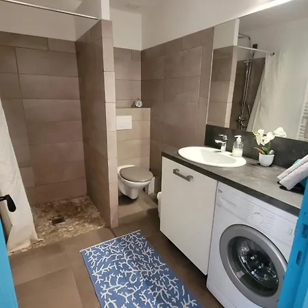 Lejlighed Larimar Etablissement- 200 M De La *