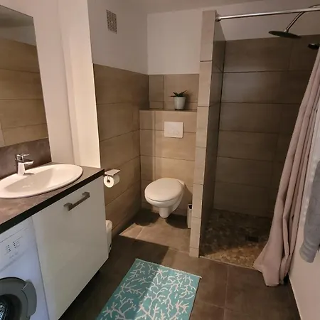 Larimar Etablissement- 200 M De La Apartmán