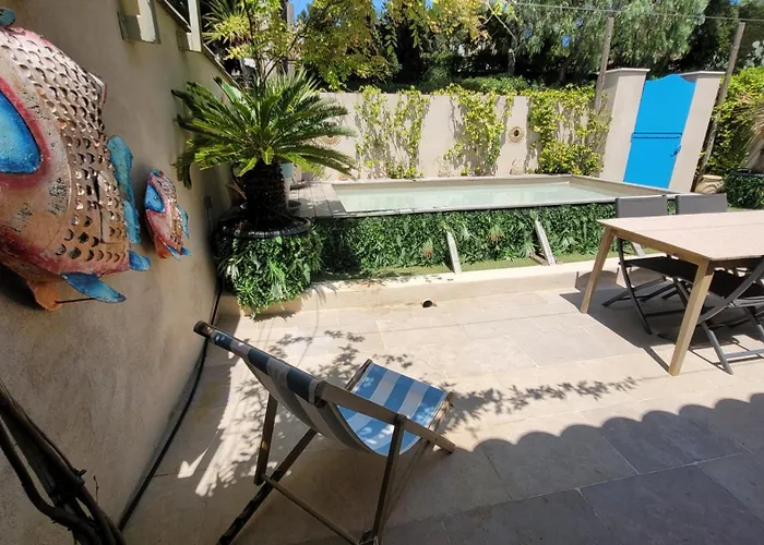 Larimar Etablissement- 200 M De La * Сент-Максим