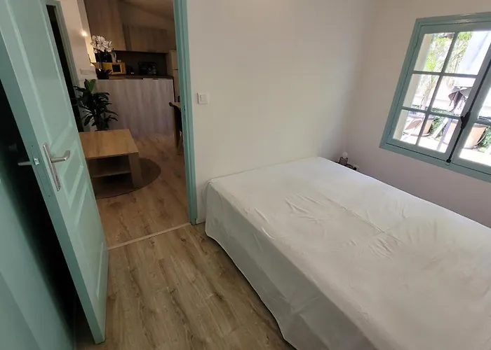 Larimar Etablissement- 200 M De La Сент-Максим